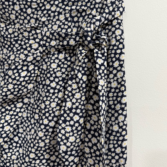 Sézane Floral Wrap Skort – Navy & White Daisies – Size 36 - Picture 2 of 7
